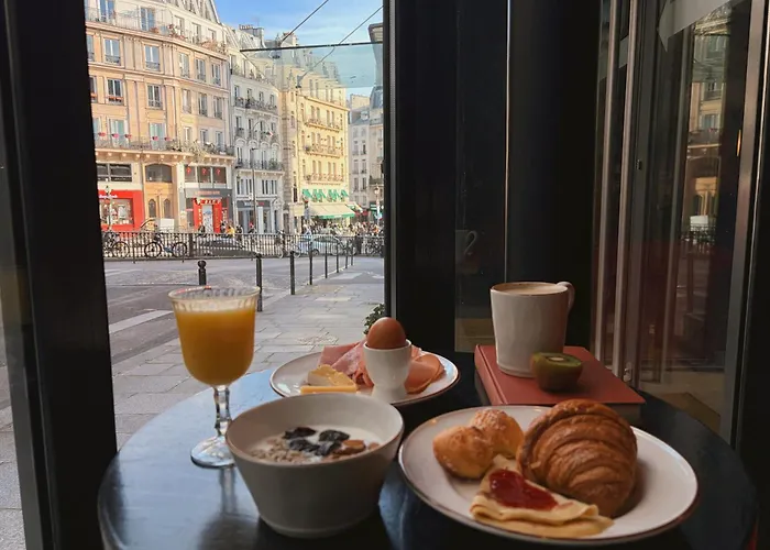 Hotel Les Théâtres Parigi